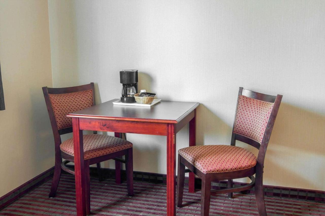 Bridgeway Inn & Suites Sublimity Exteriör bild